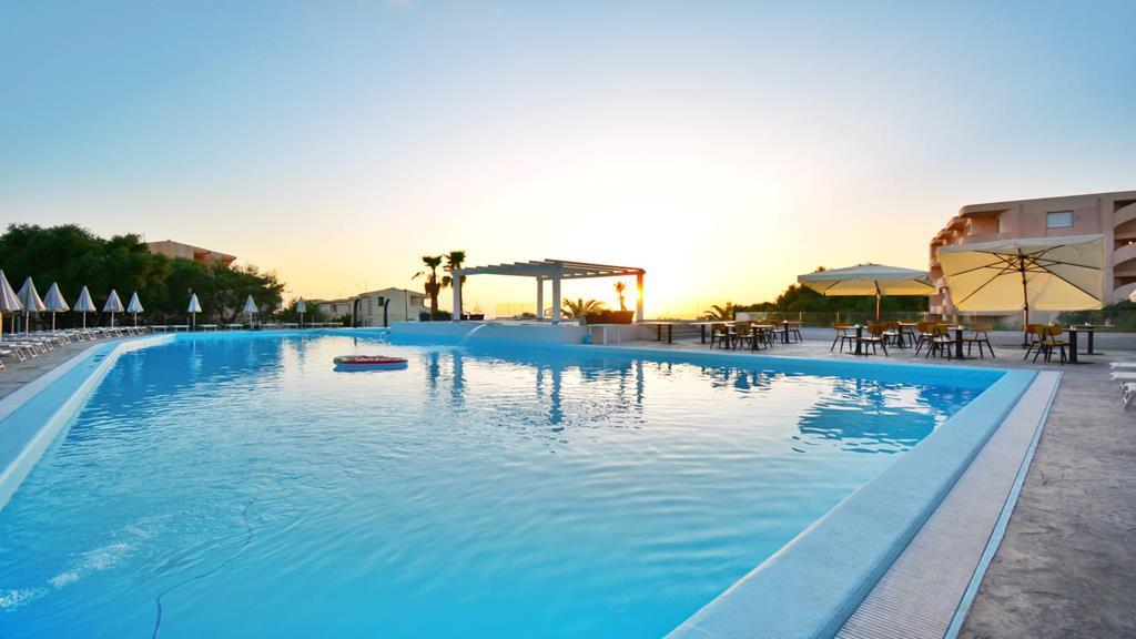 Horizon Hotel Badesi Exterior photo